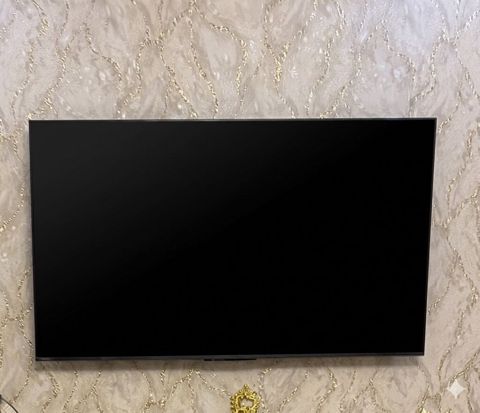 Divar montajlı düz ekran televizor - Ekran ölçüsü: təxminən 55–65