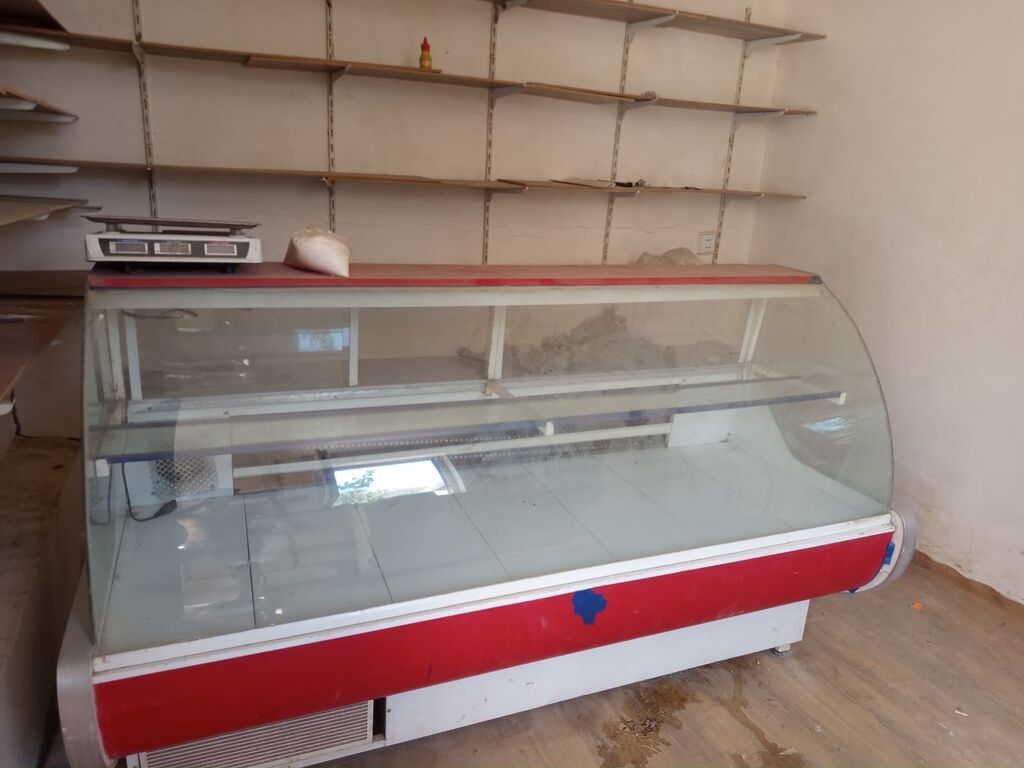 Soyuduculu vitrin – mağaza, market və ya ət/süd məhsulları satış
