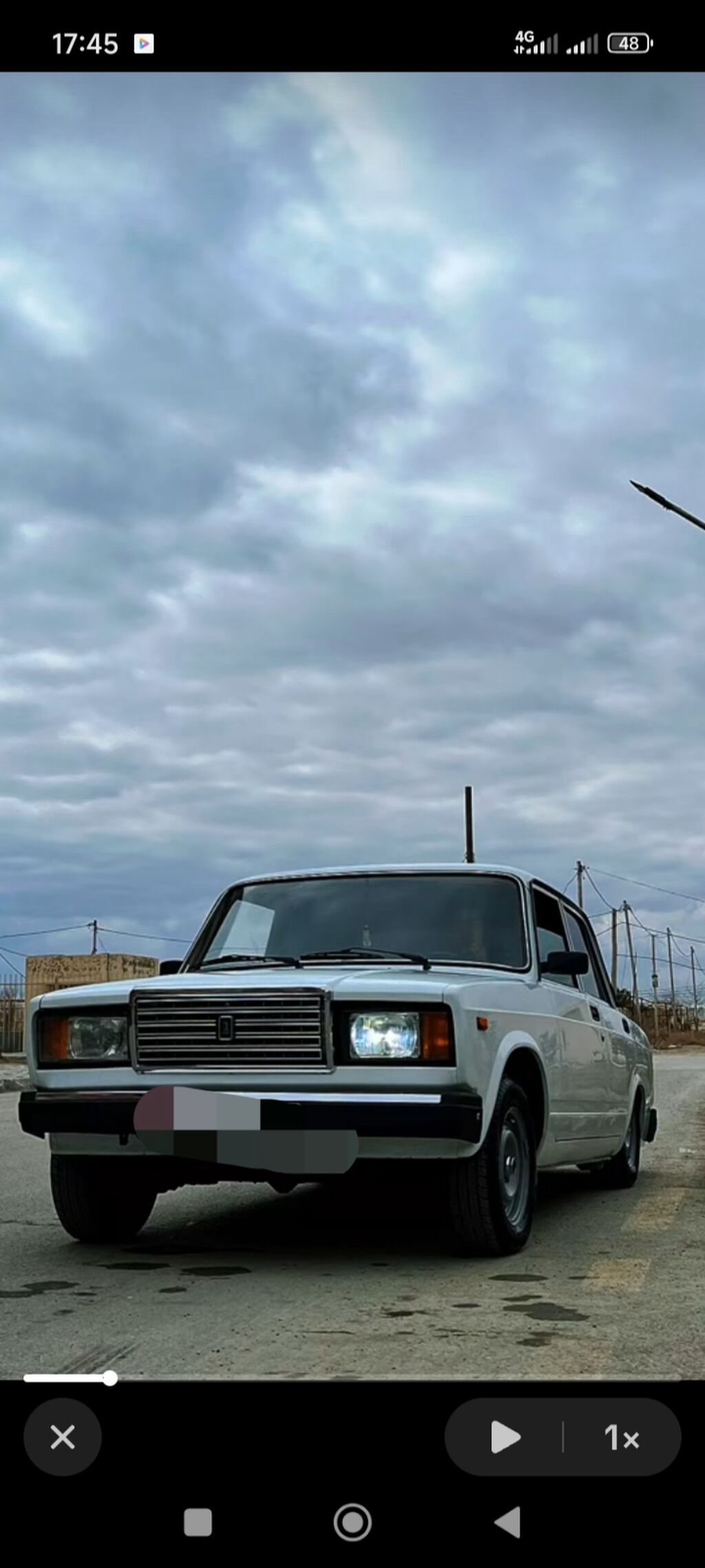 Satılır klassik VAZ 2107 sedan. Avtomobil ağ rəngdədir və klassik — Avto, Pirəkəşkül