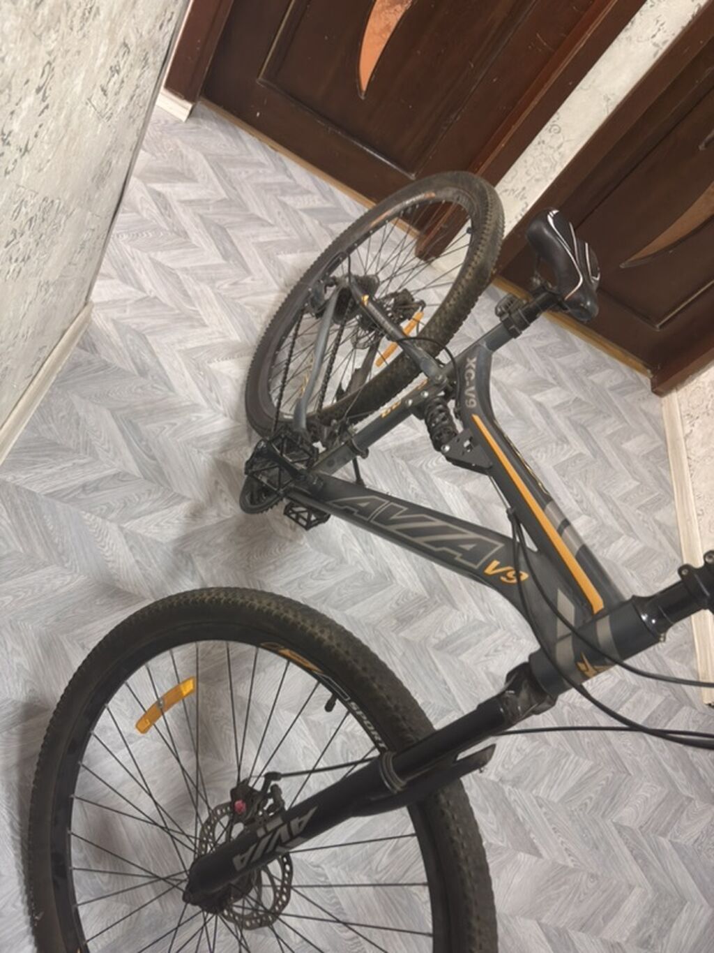 AVA V3 dağ velosipedi. Qara və boz rəng kombinində, narıncı — Dağ velosipedləri, Pirəkəşkül (3)