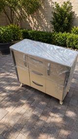 Fasadlar; üst hissə daş/laminat countertop - Rəng: Krem fasadlar — Elan sahibi