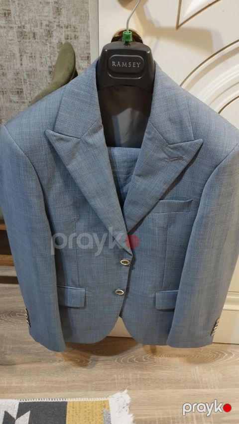Kişi kostyum dəstləri – klassik stil - Brend asqılarda təqdim olunur