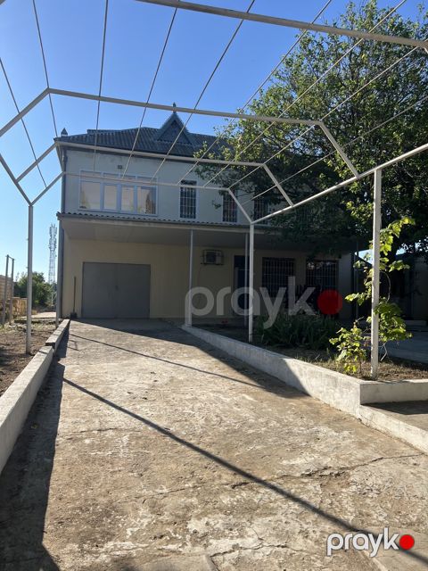 Satılır 5 otaqlı həyət evi/bağ evi 200 m²