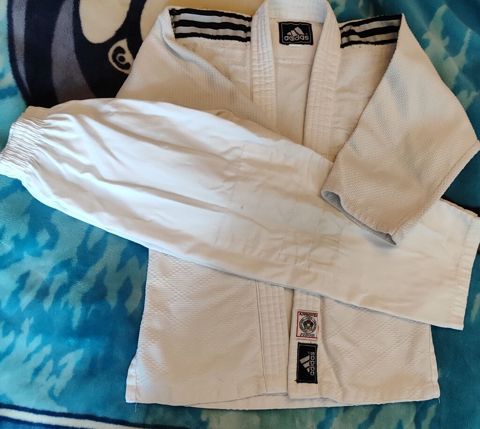 Adidas cüdo forması (judogi) dəsti. Dəstə üst gödəkçə və şalvar — Sports and Recreation