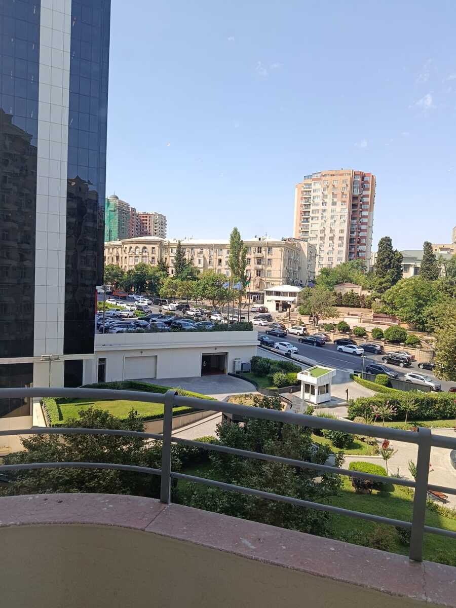 Satılır 4 otaqlı köhnə tikili 190 m² — Mənzil, Bakı (7)