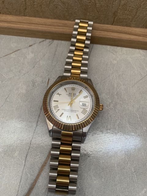 Salam rolex markasindan olan qol saati satiram, az islenib tezeden