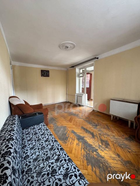 Satılır 2 otaqlı köhnə tikili 52 m²