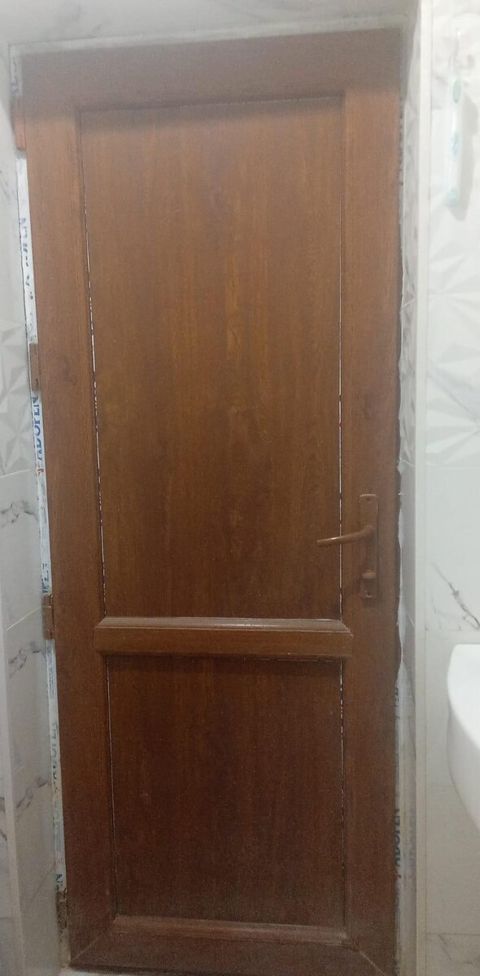 Plastik qapı