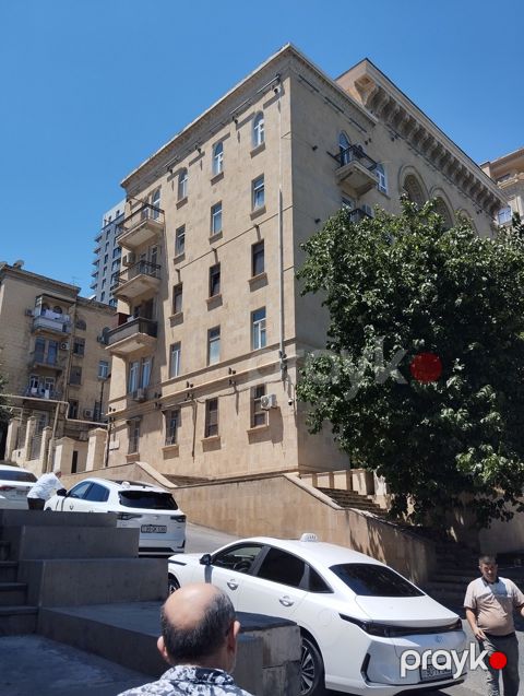 Satılır 2 otaqlı köhnə tikili 52 m²