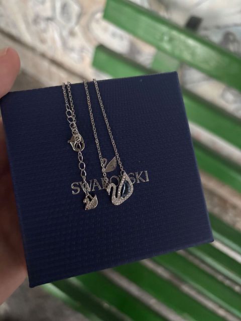 Boyunbağı, Swarovski, Ünvandan götürmə