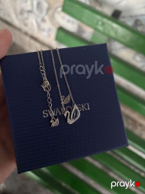 Boyunbağı, Swarovski, Ünvandan götürmə — Bakı