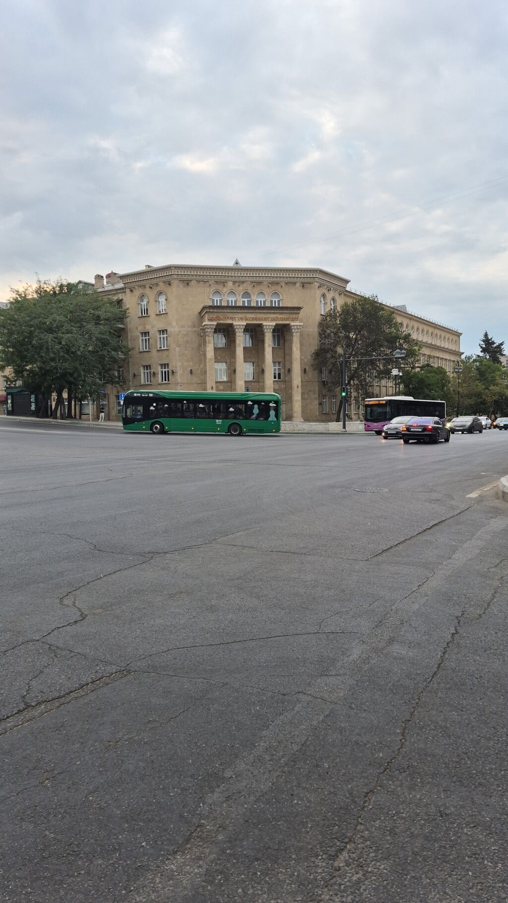 Nizami Metrosuna 7_8 deqiqeliy mesafede Merkezi parkin yaxinliginda 1