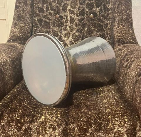 Darbuka (doumbek) — metal korp zərb aləti