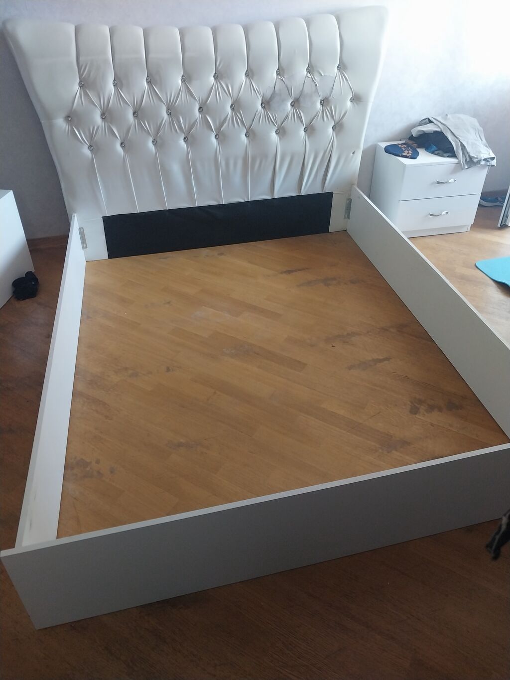 Ağ rəngli iki nəfərlik çarpayı karkası və başlıq - Ölçü: təxminən — Mebel, Bakı