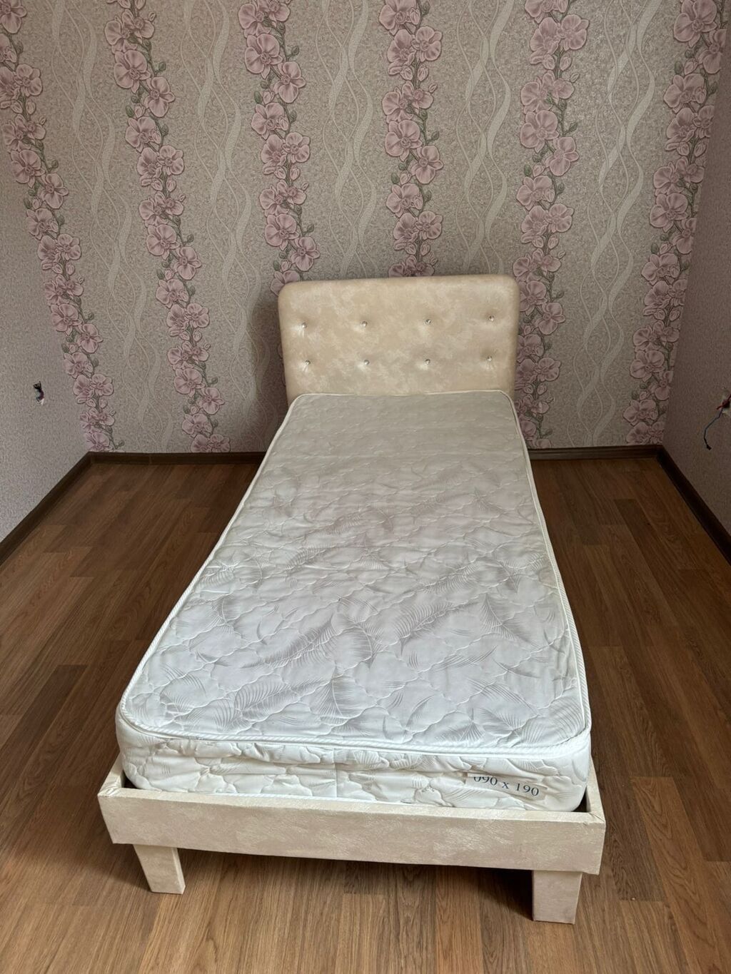 AYNUR2 💃 Tək carpayı tecili satilir Yeni alinib demek olarki isdifade — Mebel, Mehdiabad