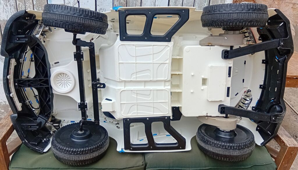 Uşaq üçün elektrikli maşın – kabriolet tipli, ağ-göy rəng kombinasiya — Mallar, Bakı (10)