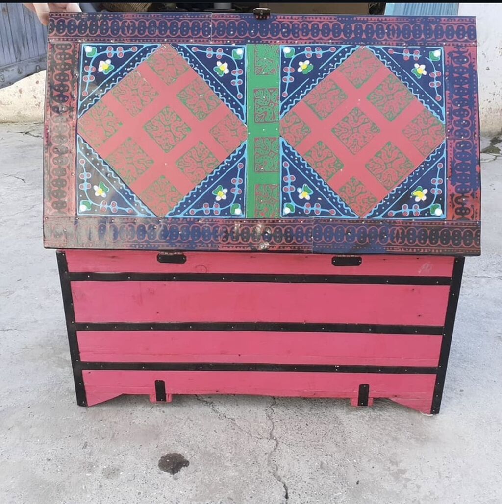 Taxta əl işı – naxışlı sandıq - Material: massiv taxta, əl ilə — Mallar, Xaçmaz (3)