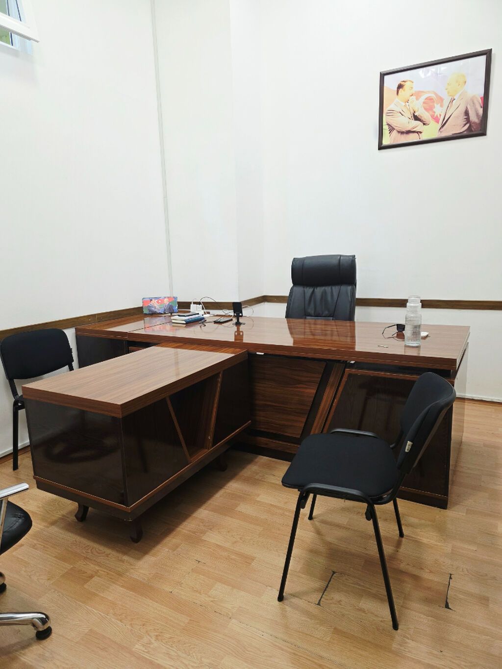 Livan mebelidi. Təmiz qoz ağacıdır. Əla vəziyətdədi Təcili satılır — Ofis mebeli, Bakı (3)