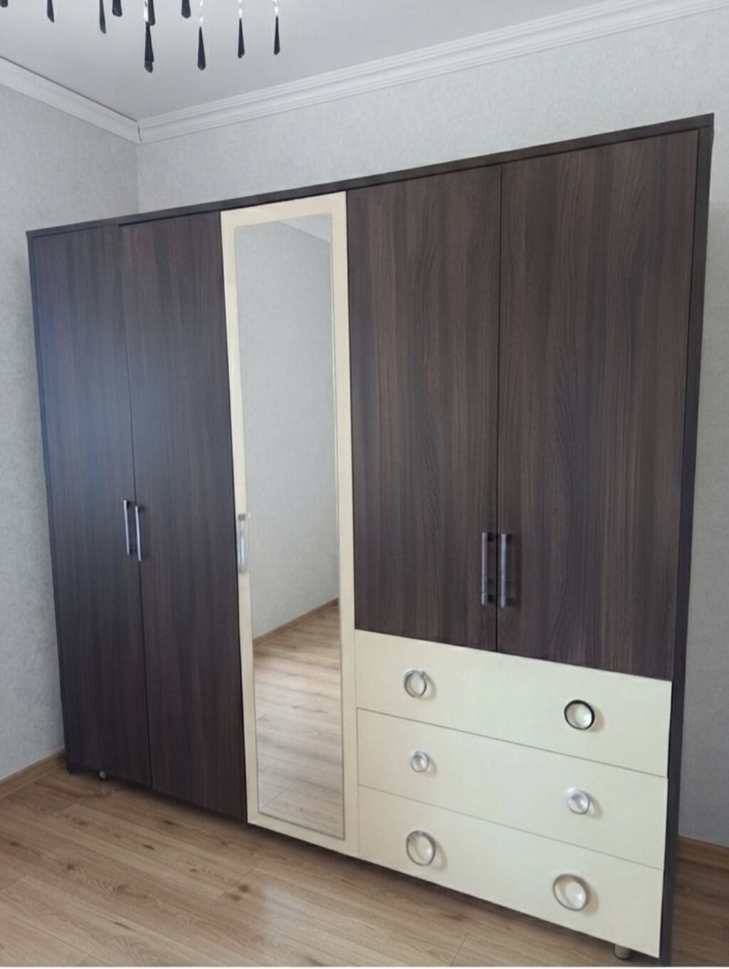 Dolab 250 manat .Catdirilma odenisle.Olcu E 230/H 215/D 60 Unvan — Mebel, Bakı