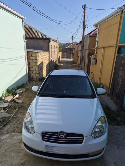 Hyundai Accent: 1.4 l | 2009 il Sedan