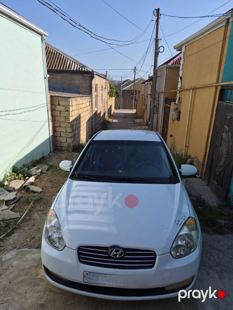 Hyundai Accent: 1.4 l | 2009 il Sedan