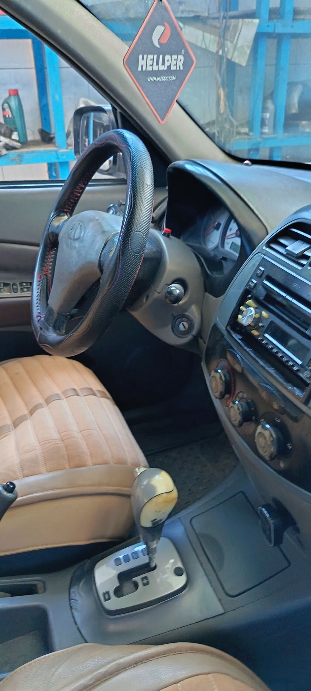Chery Tiggo (arxa qapıda “CHERY TIGGO” yazısı görünür), ağ rəngli — Avtomobillər, Masazır (3)