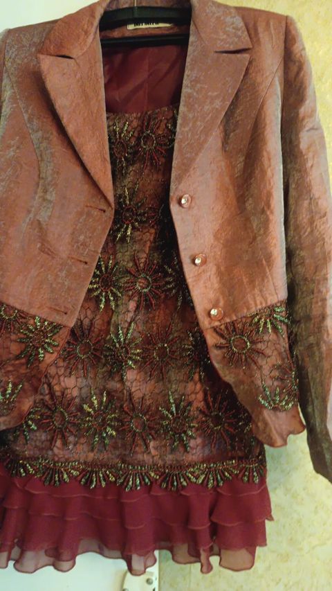 Qadın geyimləri seti 1) Bordo ziyafət dəsti: - Qısa jaket: parıltılı