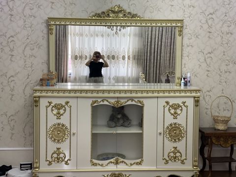 Klasik güzgülü komot (saxlama mobilyası)