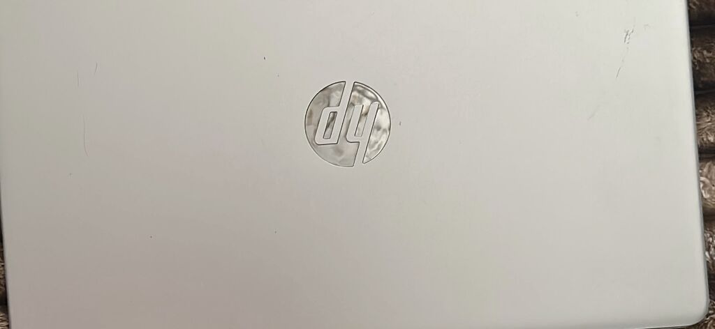 HP noutbuk - Brend: HP - Korpus rəngi: gümüş/boz tonlu - Yuxarı — HP, Bakı