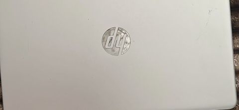 HP noutbuk - Brend: HP - Korpus rəngi: gümüş/boz tonlu - Yuxarı