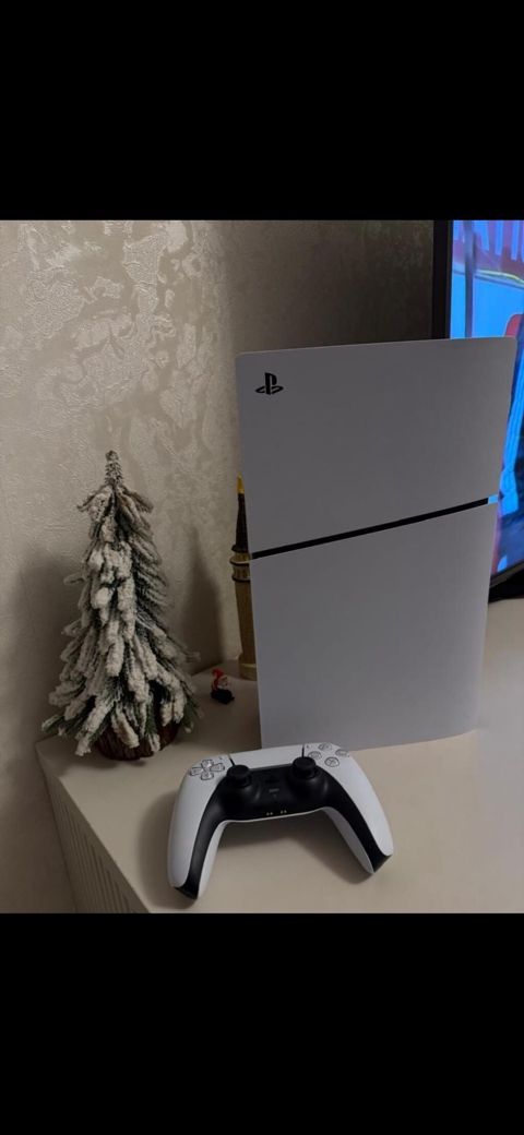 Ps 5 slim 1 tb Cox az işlenib Tecili satilir 990 azn Unvan :Yeni