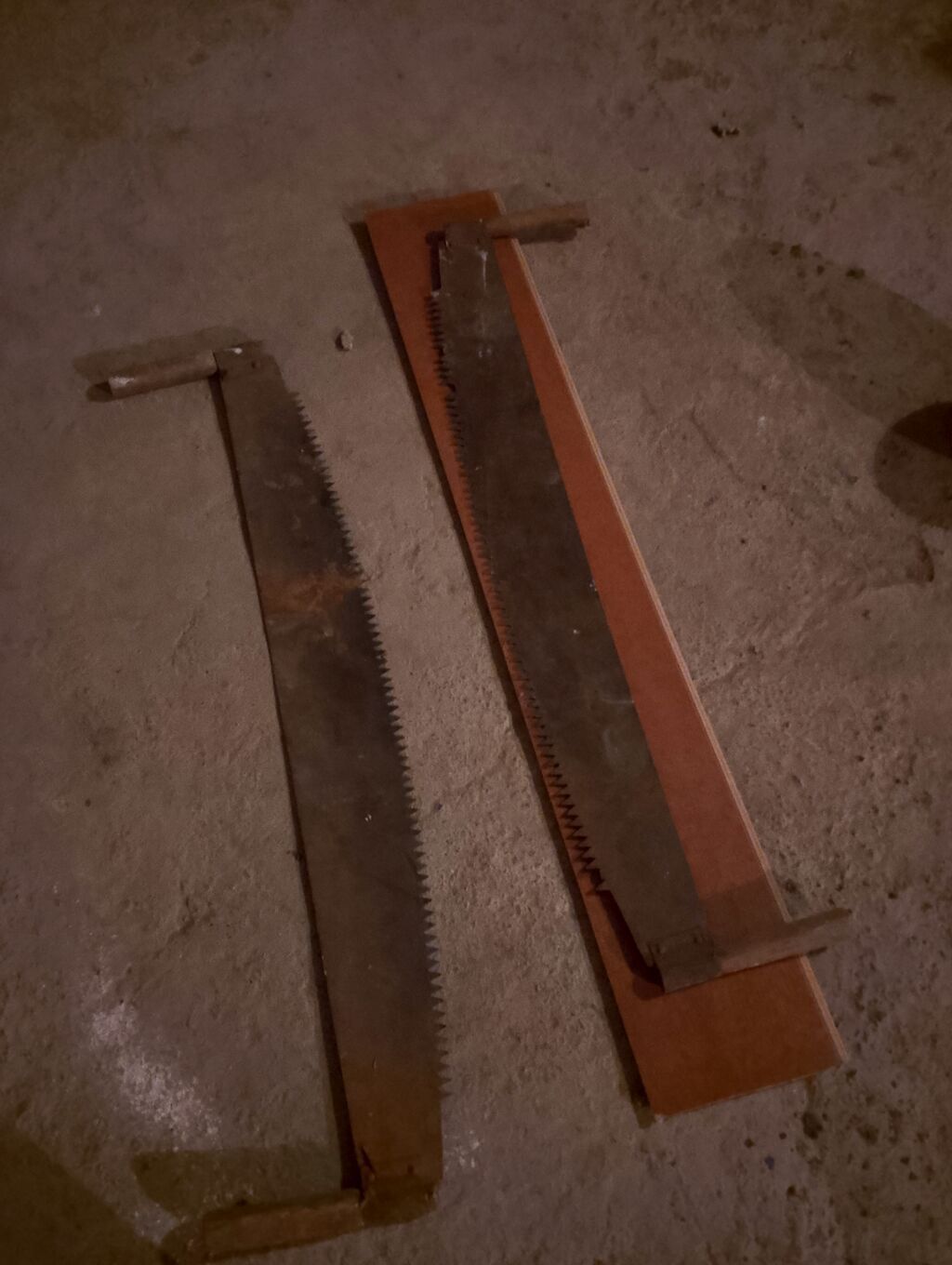 Məhsul: İki ədəd əl mişarı (ağac üçün) Təsvir: - Metal bıçaqlı, hər — Alətlər, Gəncə (4)