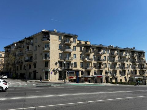 Satılır 2 otaqlı köhnə tikili 40 m² — Bakı
