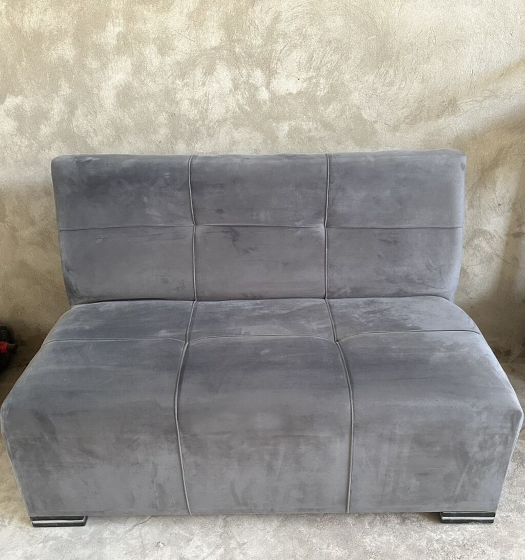 Minimalist dəst: qonaq otağı üçün divan, jurnal masası və puf - — Mebel, Masazır
