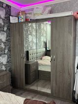 Dördqapılı dolab satılır 220₼. Problemi yoxdur. Ünvan — Mebel