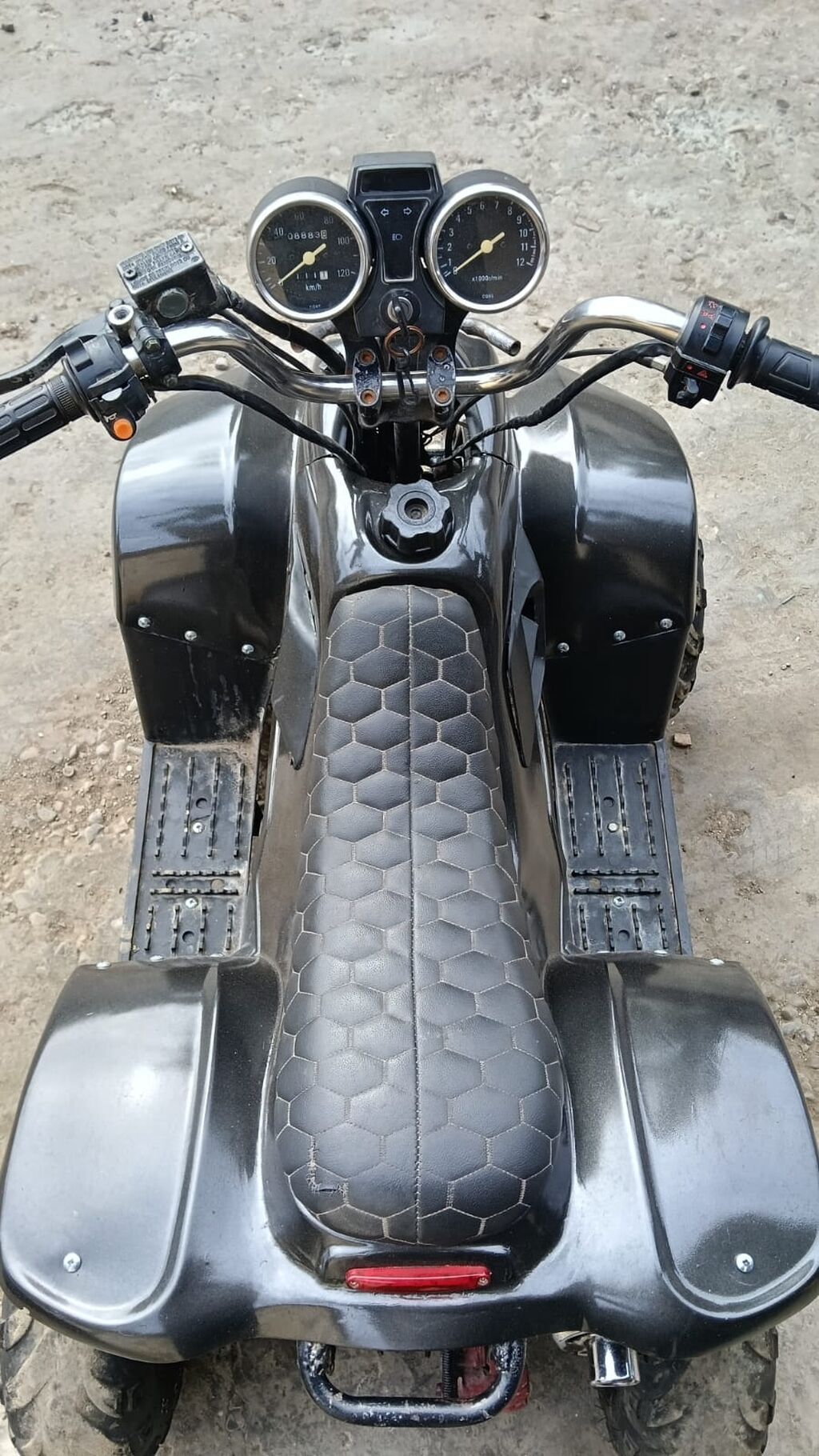 Qara rəngli mini ATV kvadrosikl — kompakt off-road dizaynı, qalın protektorlu təkərlər — Kvadrosikllər və baqqilər, Bakı (5)