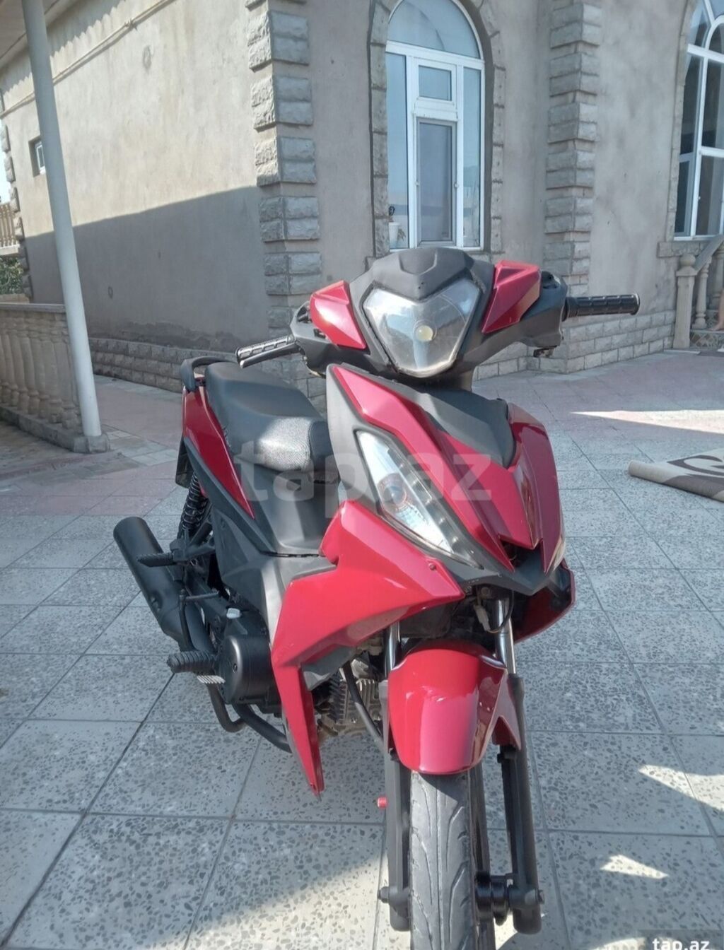 Qırmızı rəngli şəhər tipli skuter/moped - Agressiv dizaynlı — Avto, Xaçmaz (4)