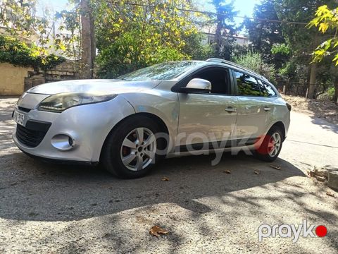 Renault Mégane kombi (station wagon) • Kuzov: kombi, gümüşü rəng •