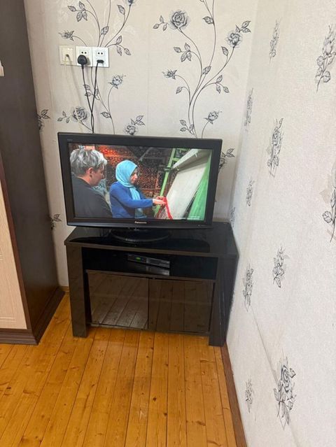 Panasonic LCD televizor + şüşə TV stendi
