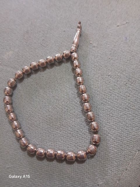Metal təsbeh - Material: metal ərintisi, gümüşü xatırladan parıltılı