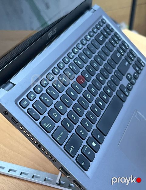 Model: Asus Vivobook 15 CPU: intel Core i5-1135G7 Ekran: 15.6" Full HD