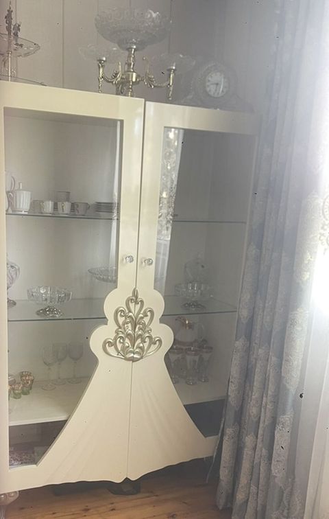 Qonaq otağı mebel dəsti Tərkib: - 6 nəfərlik yemək masası və 6 ədəd