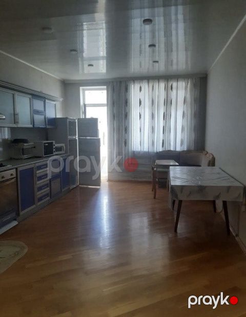 İcarəyə verilir 3 otaqlı köhnə tikili 126 m²
