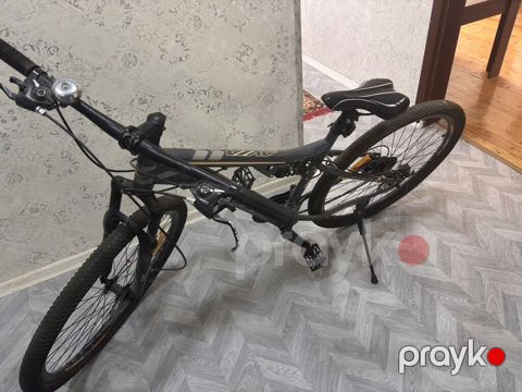 AVA V3 dağ velosipedi. Qara və boz rəng kombinində, narıncı