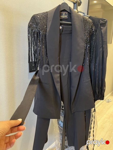 Qadınlar üçün şıq kostyum dəsti — Bakı