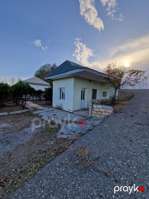 Satılır obyekt 251.6 m²