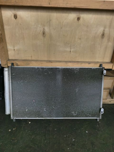 Toyota Aqua kondisioner radiatoru