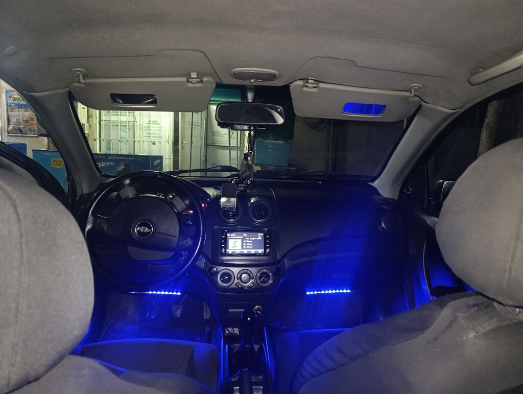 Chevrolet Aveo sedan – qara rəng, 4 qapı, AZ nömrə seriyası. - Gümüş — Avtomobillər, Balakən (4)