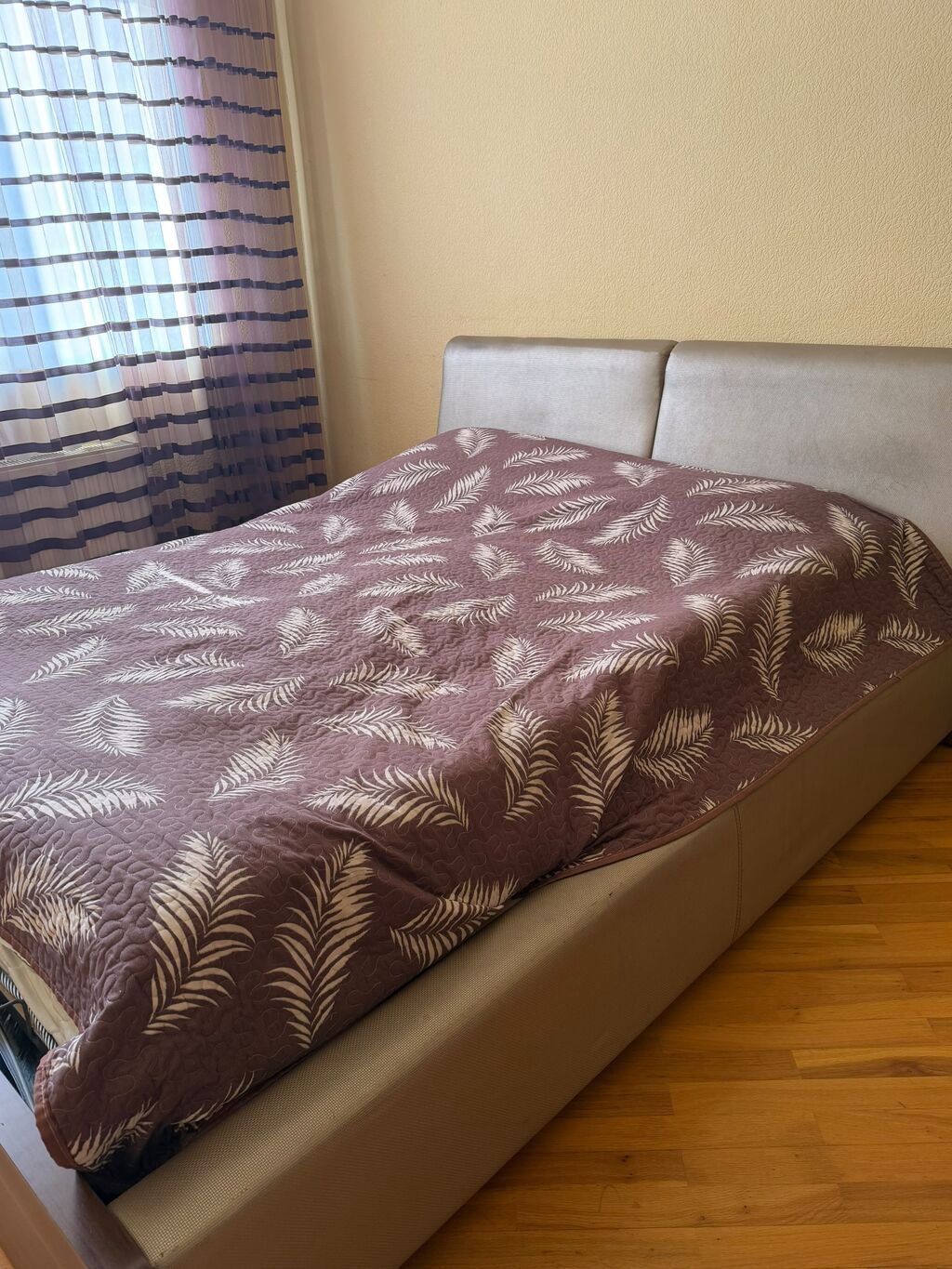 Tecili taxt satilir. matras daxil baza var. Yaxsi veziyyetde. Qiymet — Mebel, Bakı
