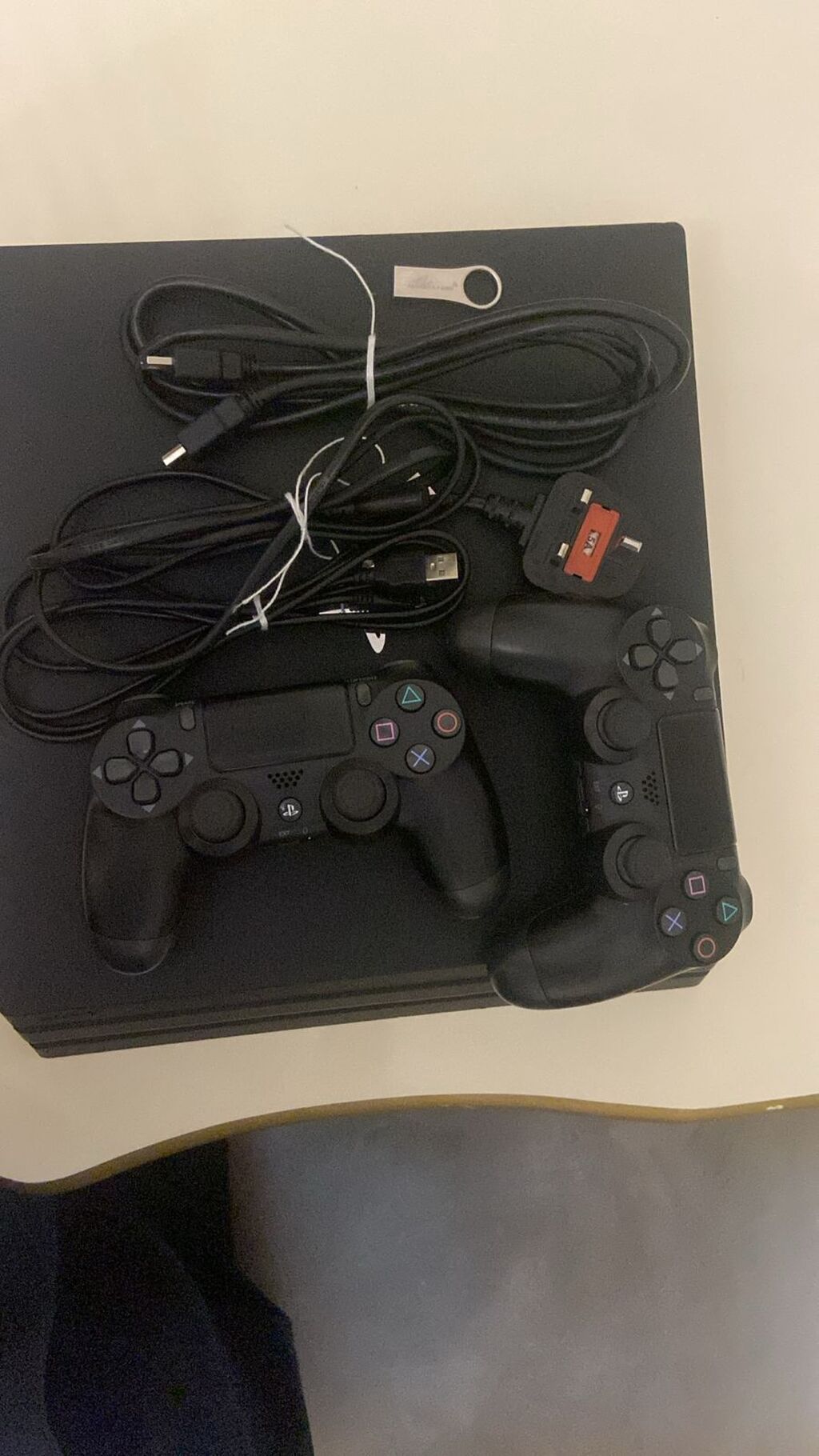 Salam ps4 pro satlır heç bir problemi yoxdur ilkdən məndə olb 4aydır — Elektronika, Zərdab (4)